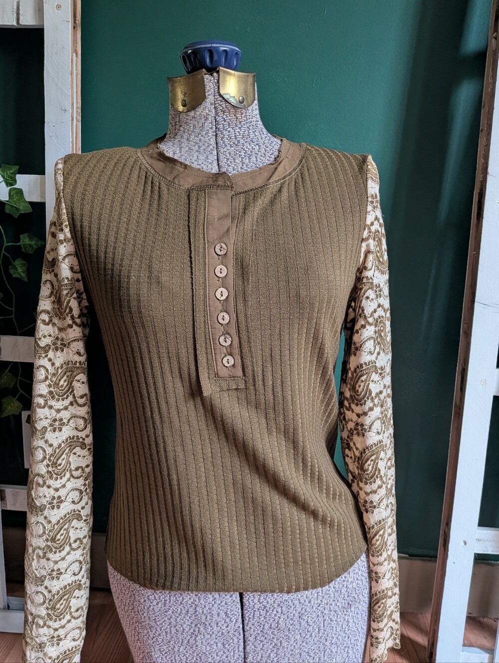 OLI& HALI- Olive Ribbed Henley Top with Paisley Sleeves